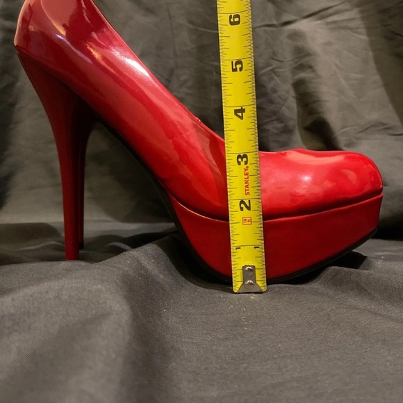 ***3/$45***Candy Apple Red Heels Size 10 - Picture 4 of 4